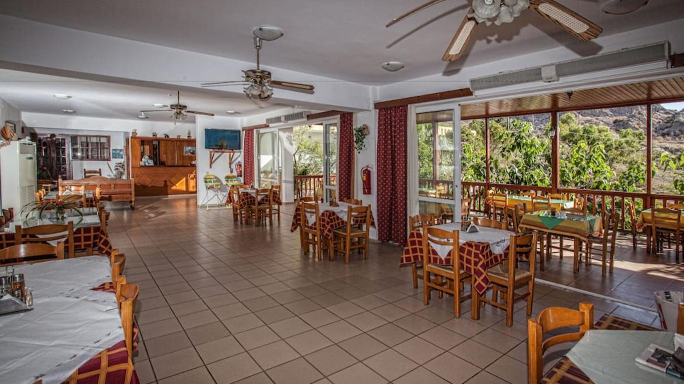 Ammoudi Hotel