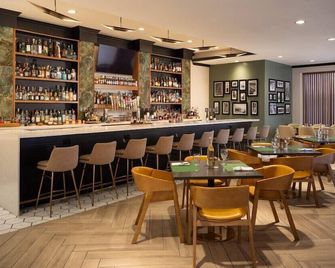 DoubleTree by Hilton Houston Westchase - יוסטון - בר