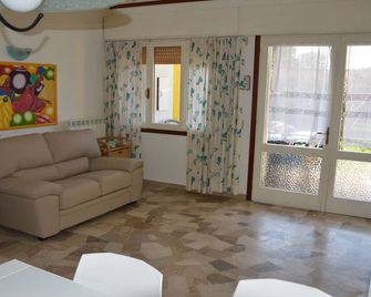 Relaxing villa near the sea in Caorle - Caorle - Huiskamer