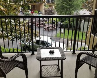 Treetops Resort On Roaring Fork Stream Gatlinburg 2bd2ba Condo Saturday Check In - Gatlinburg - Balkon