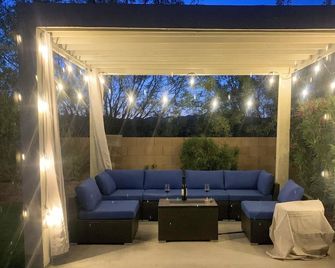 Summer nights at Casa Serenidad - Pool, Lights, Fire Pit Table - Oro Valley - Terasa