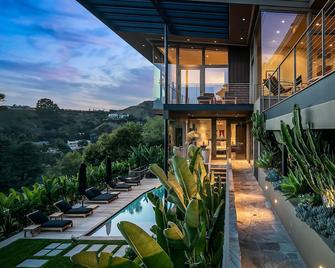 Waynecrest - A True Gem of Architectural Quality in Beverly Hills - Los Angeles - Pool