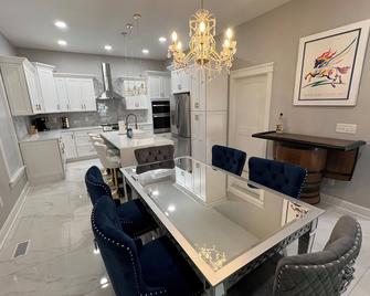 Heart of Kentucky Home! Ideal Location - Louisville - Comedor