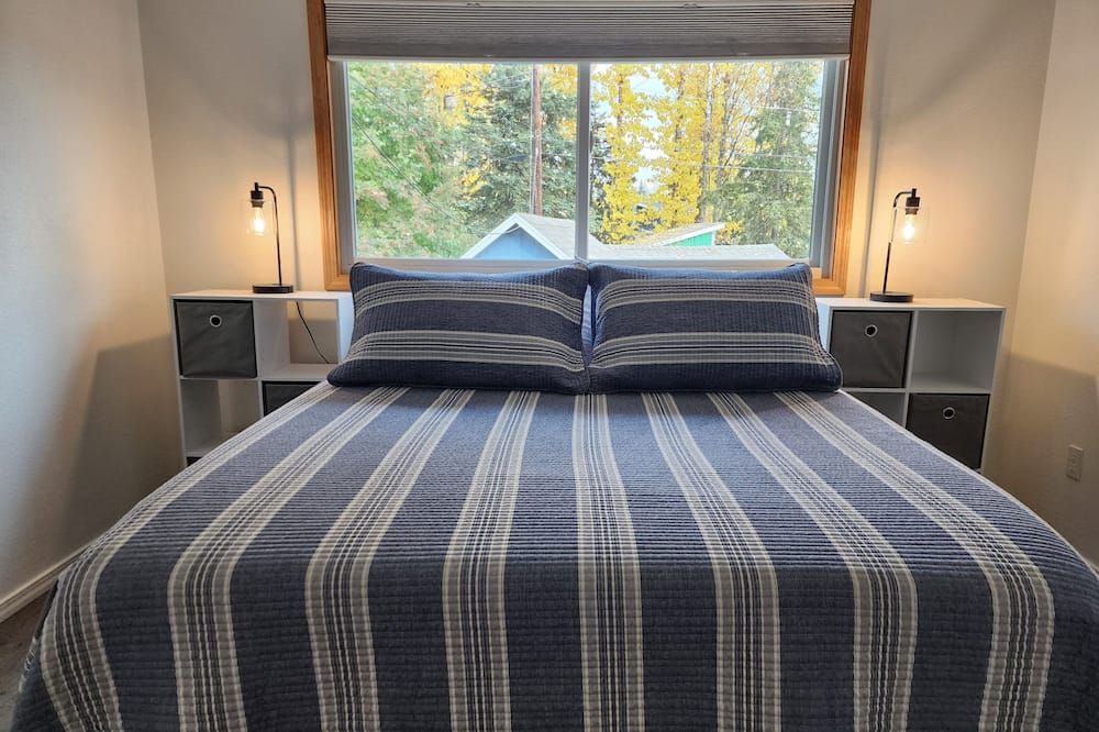 Midnight Sun Getaway, 5 Min. From The Airport! Sauna & Deck - אנקוראג' - חדר שינה