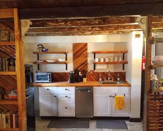 1760s Cabin - Lovettsville - Kitchen