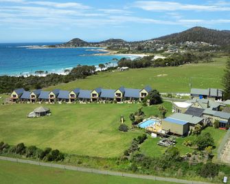 Diamond Island Resort & Penguin viewing - Bicheno