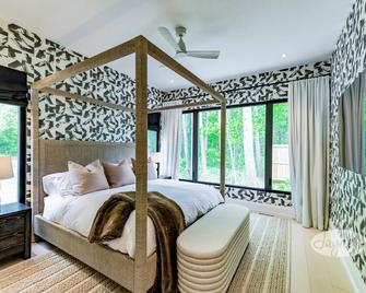 Stunning 6+1bed 6bath cottage on Kawagama Lake in LOB! Sandy Beach! SW Exposure! - Dorset