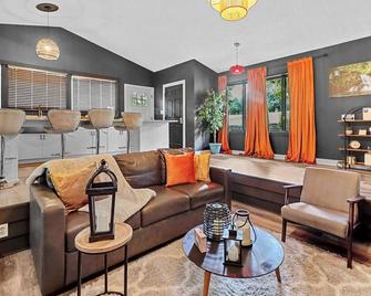 The Retreat at Douglasville - Douglasville - Living room