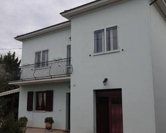 Holiday apartment Viserba for 1 - 5 persons with 3 bedrooms - Twin house - Viserba - Bygning