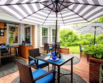 Inn On Main - יארמאות' פורט - פטיו