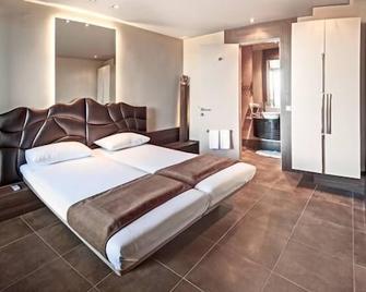 Assosyal Hotel - Behram - Bedroom
