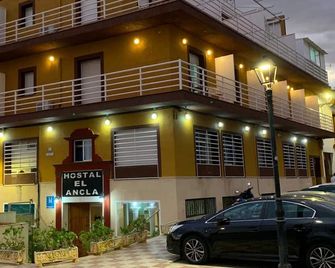 Hostal el Ancla - Alcalá del Río - Edificio