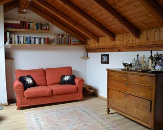 Sasso Rosso Apartment With Alps View - Folgarida - Pokój dzienny