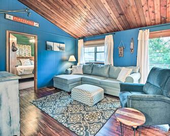 Cozy Catskills Escape, 3 Mi to Plattekill Mtn - Roxbury - Sala de estar