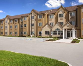 Microtel Inn & Suites by Wyndham Kenedy - Kenedy - Building