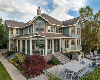 605 Monroe - Overlooking South Beach & Lighthouse - South Haven - Edificio