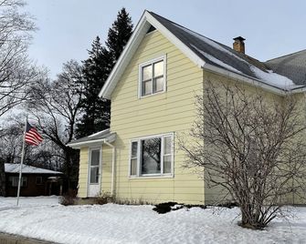 Retro Retreat on Main st. - Gaylord - Gebäude