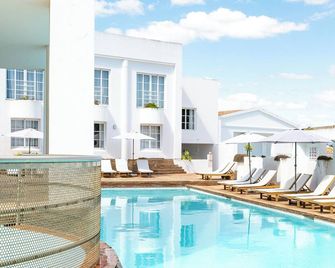 Baluarte da Vila Apartments - Lagos - Piscina