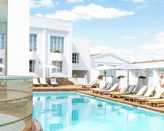 بالوارت دا فيلا أبارتمنتس - لاغوس (البرتغال) - حوض السباحة