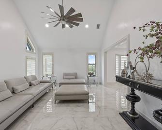 Divine House near South Padre Island, Los Fresnos, Brownsville - San Benito - Living room