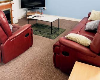 semi-detach - Ilfracombe - Living room