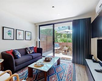 Centrally Located Modern Luxury, Walking Distance To Ucla, Westwood - Los Angeles - Living room