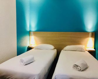 Hôtel du stade ex Kyriad Direct Lille Est Stade Pierre Mauroy - Villeneuve-d'Ascq - Soveværelse