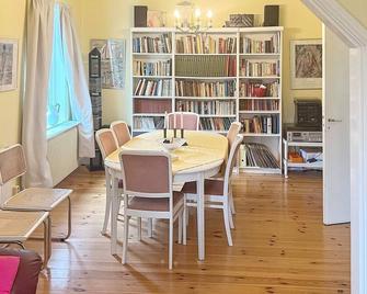 Holiday Home Älgarås II - Toreboda - Comedor