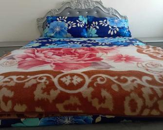 Feel at home in sharjah- book your private room space - Sharjah - Bedroom