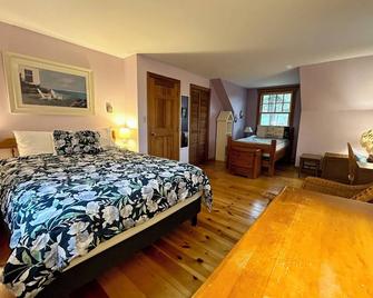 A True Cape Cod Gem | 4 Bed, 2 Bath - Eastham - Bedroom