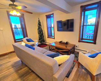 Escape to the Historic Mining Manor in the Colorado Rockies - Central City - Sala de estar