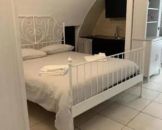 Villari 60 - Bari - Bedroom