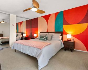 Colorful, Modern Condo at the famed Biltmore - بالم سبرينغس - غرفة نوم