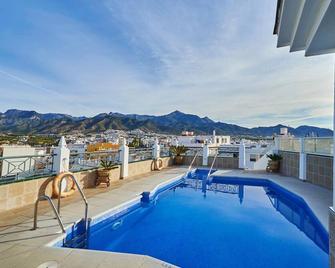 Hotel Bajamar Centro - נרחה - בריכה