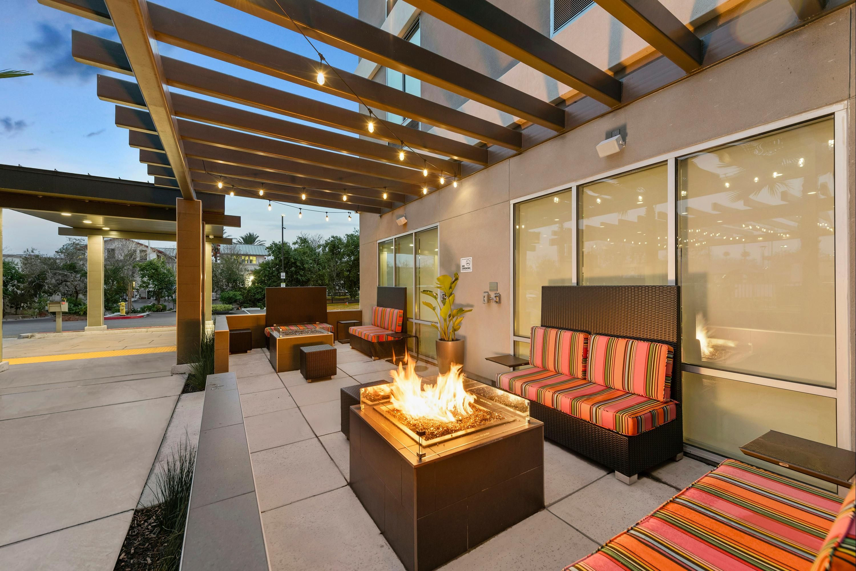 Home2 Suites by Hilton San Bernardino - San Bernardino - Patio