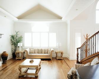 Large & Spacious Home, Sleeps 23+ Near Slc - South Jordan - Living room