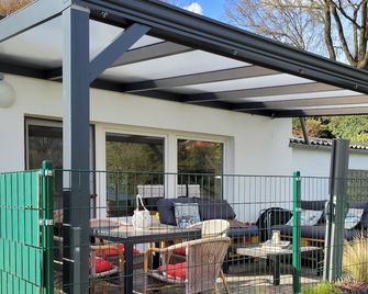 Moni's chicken farm Pure nature Outdoor pool for shared use - Nettetal - Patio