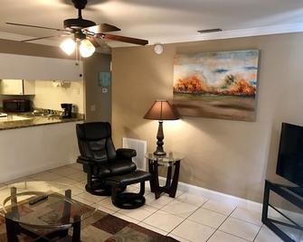 Island Cay Hotel - Clearwater Beach - Clearwater Beach - Living room