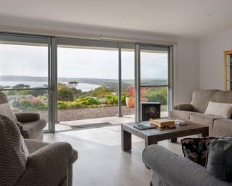Emu Bay Holiday Homes - אמו ביי - סלון