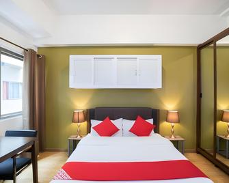 Capital O 89484 Teluk Batik Resort - Lumut - Bedroom