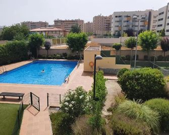Piso centro de Granada junto al metro - Granada - Piscina