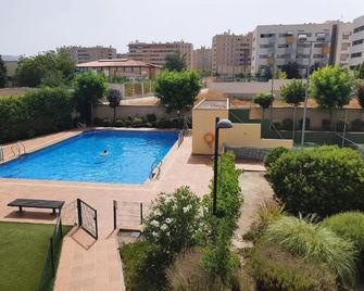 Piso centro de Granada junto al metro - גרנדה - בריכה