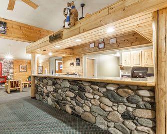 Super 8 by Wyndham McCall - McCall - Lobby