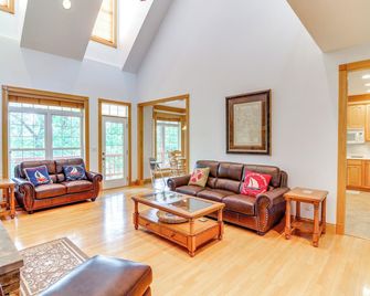 Lake Cumberland Retreat w/ Deck & Views! - Jamestown - Sala de estar