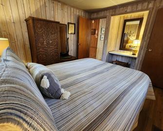 Beautiful family friendly 4 bedroom Resort Chalet with Fireplace - Pine Mountain - Schlafzimmer