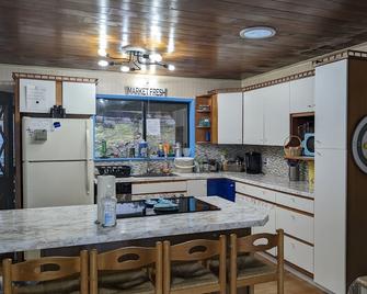 Guppies Lakehouse-Prvt. Lake Acc, Close to Rainier - Spanaway - Cocina