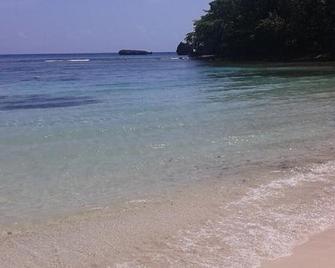 Zion High Hostel in Port Antonio - Fairy Hill - Beach