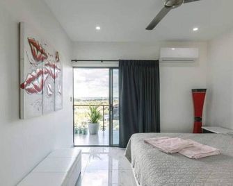 Luxe On Duke - Winnellie - Bedroom