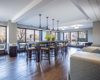 Holiday Inn Express Newark Airport – Elizabeth - אליזבת' - מסעדה