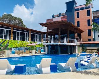 Halibut Hotel - La Romana - Pool
